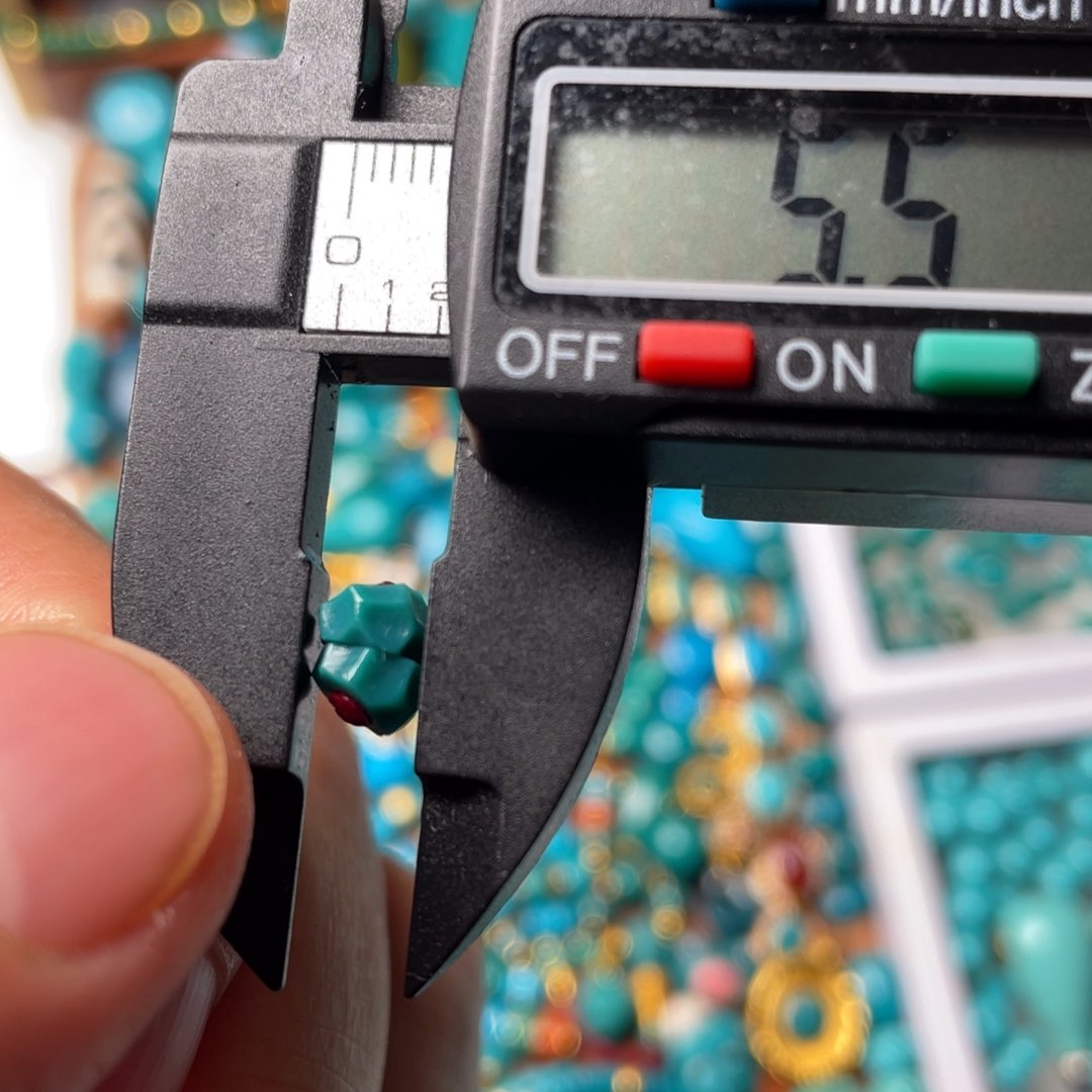 绿松石颈饰未镶嵌