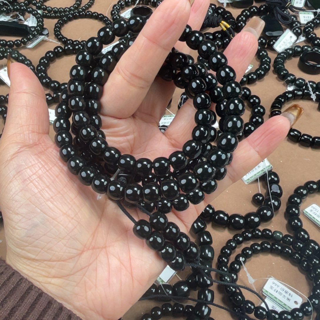 许***司和田玉未镶嵌手串