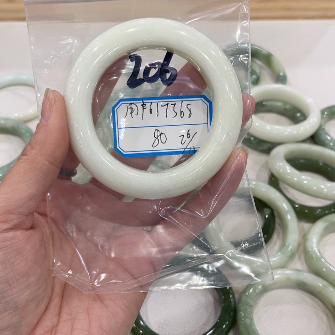 用***8蛇纹石玉未镶嵌手镯