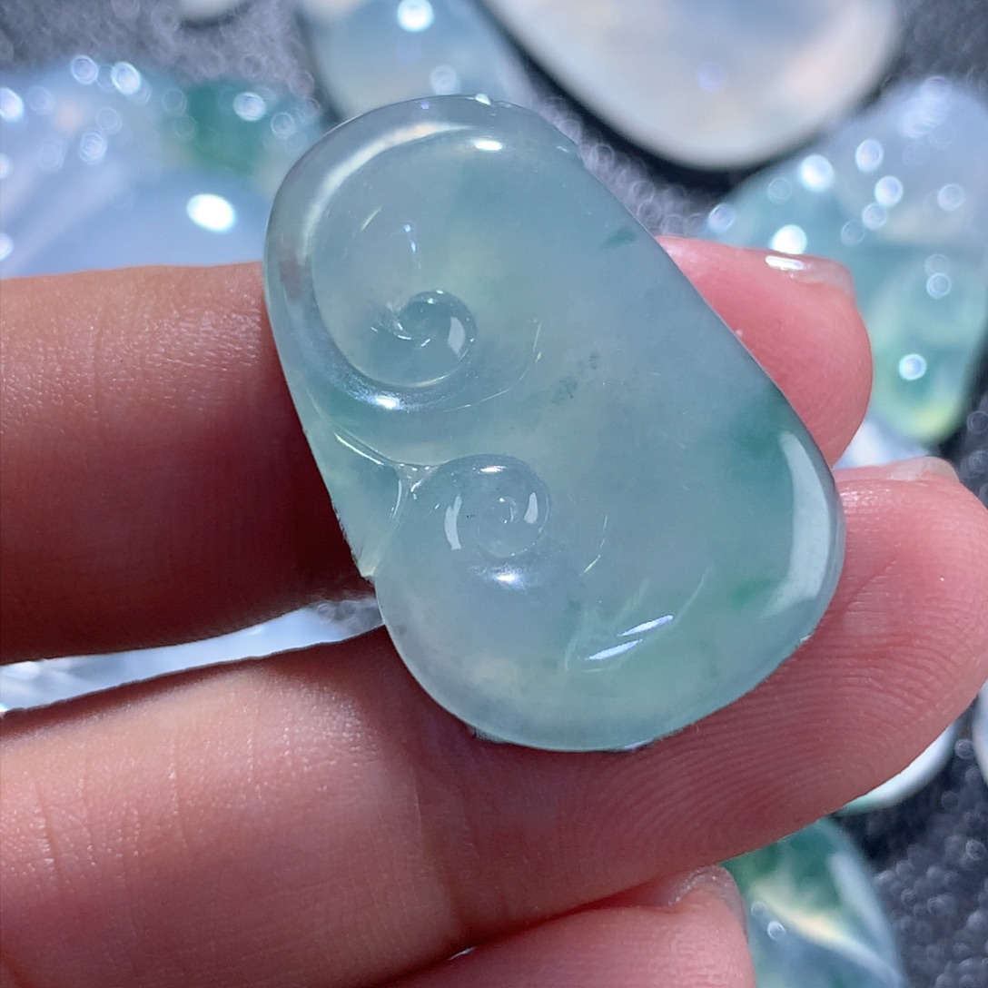 翡翠未镶嵌颈饰缅甸