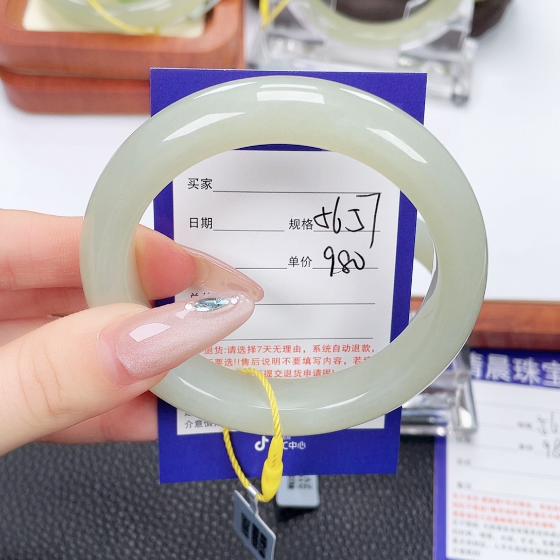 和田玉未镶嵌手镯