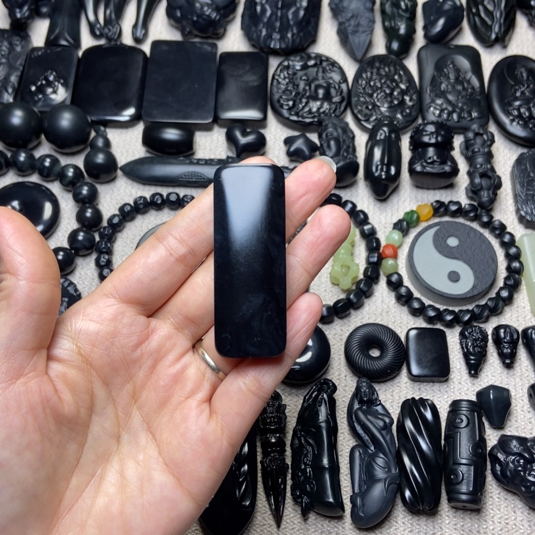 j***r和田玉未镶嵌颈饰