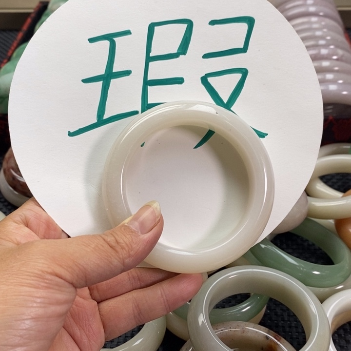 幸***神石英质玉未镶嵌手镯