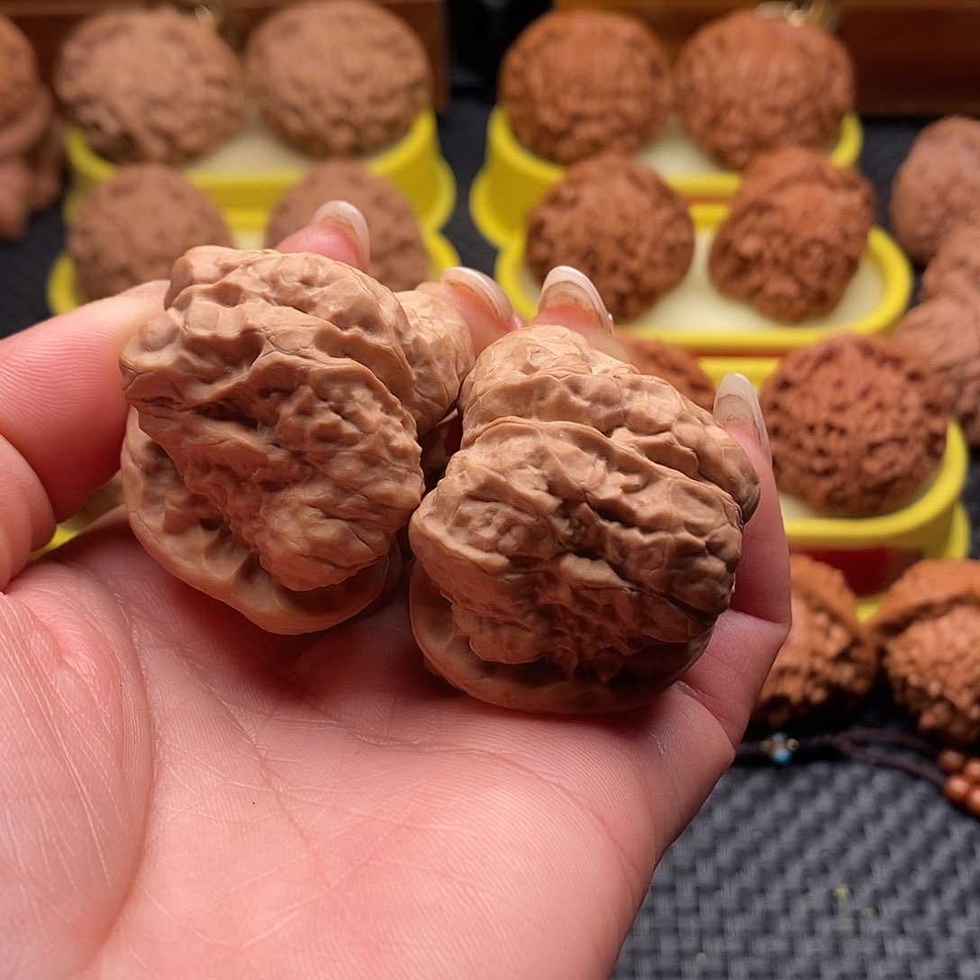 桃核把件七*43.5蛤蟆头。