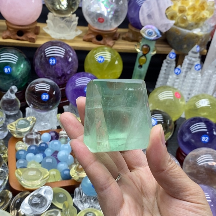 石材天然萤石随行摆件