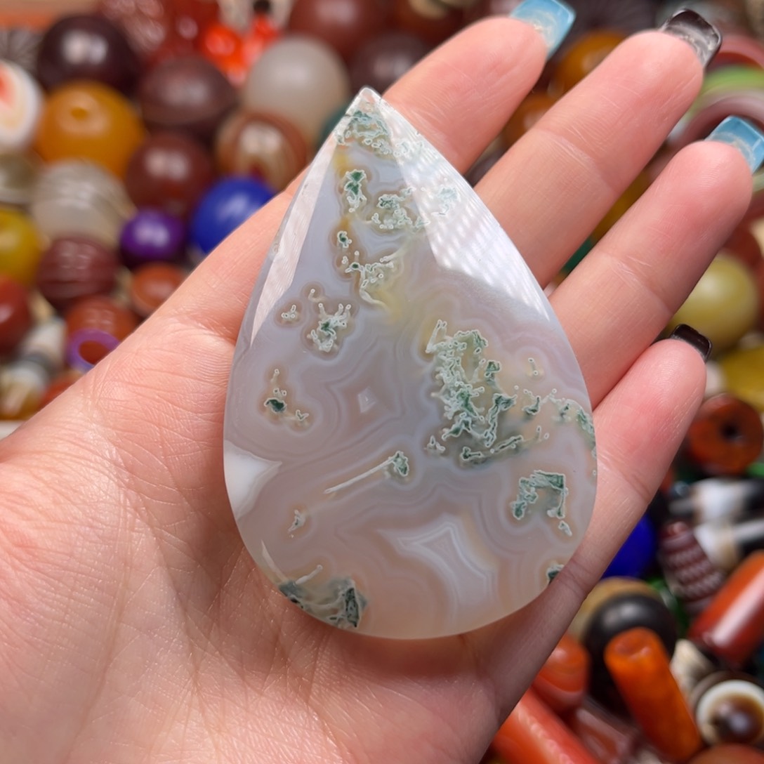 玛瑙/玉髓颈饰未镶嵌