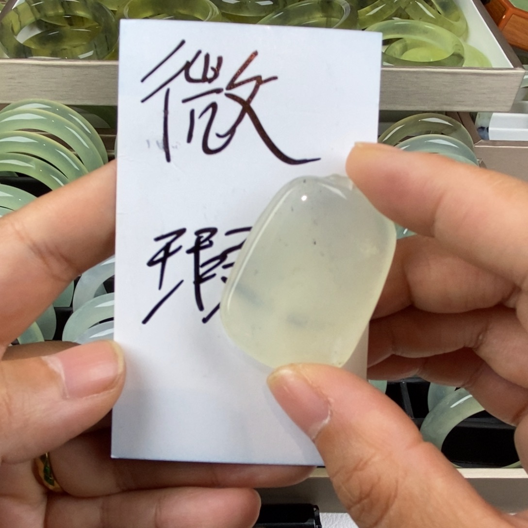 未镶嵌蛇纹石玉颈饰