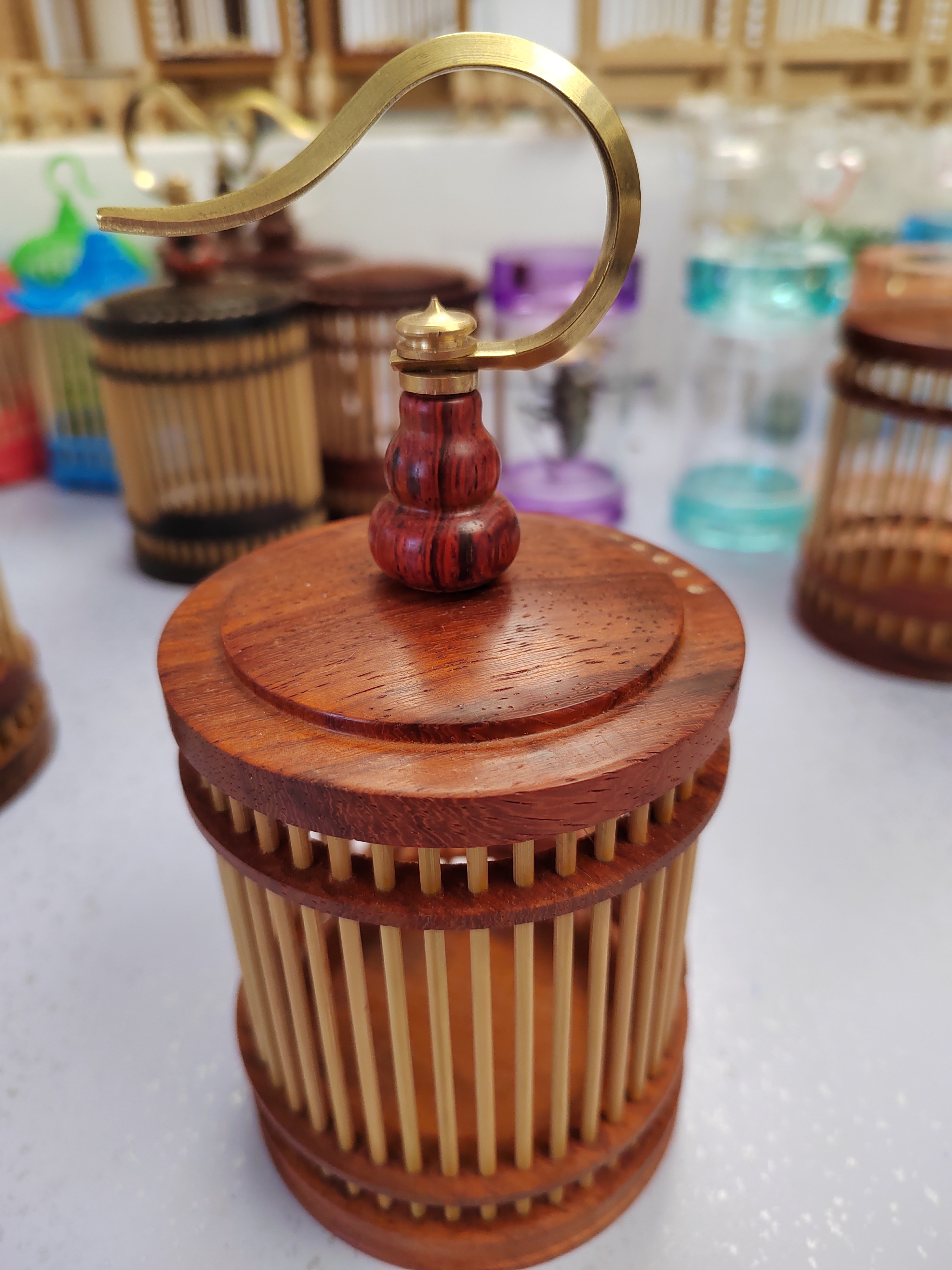 红花梨实木蝈蝈笼大约直径8㎝高9.8㎝竹丝粗细2.5㎜丝距3㎜