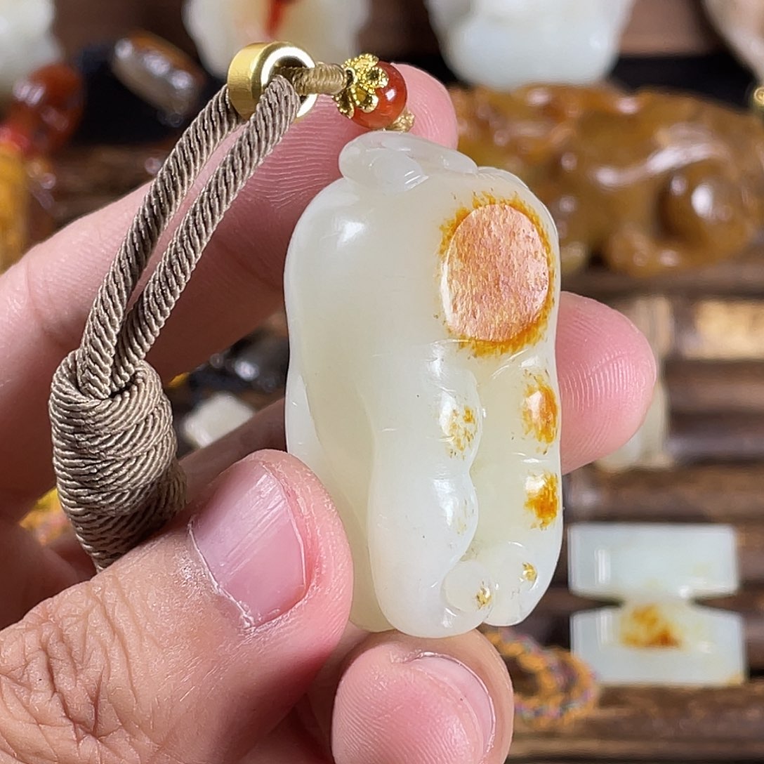 和田玉颈饰未镶嵌泰**克