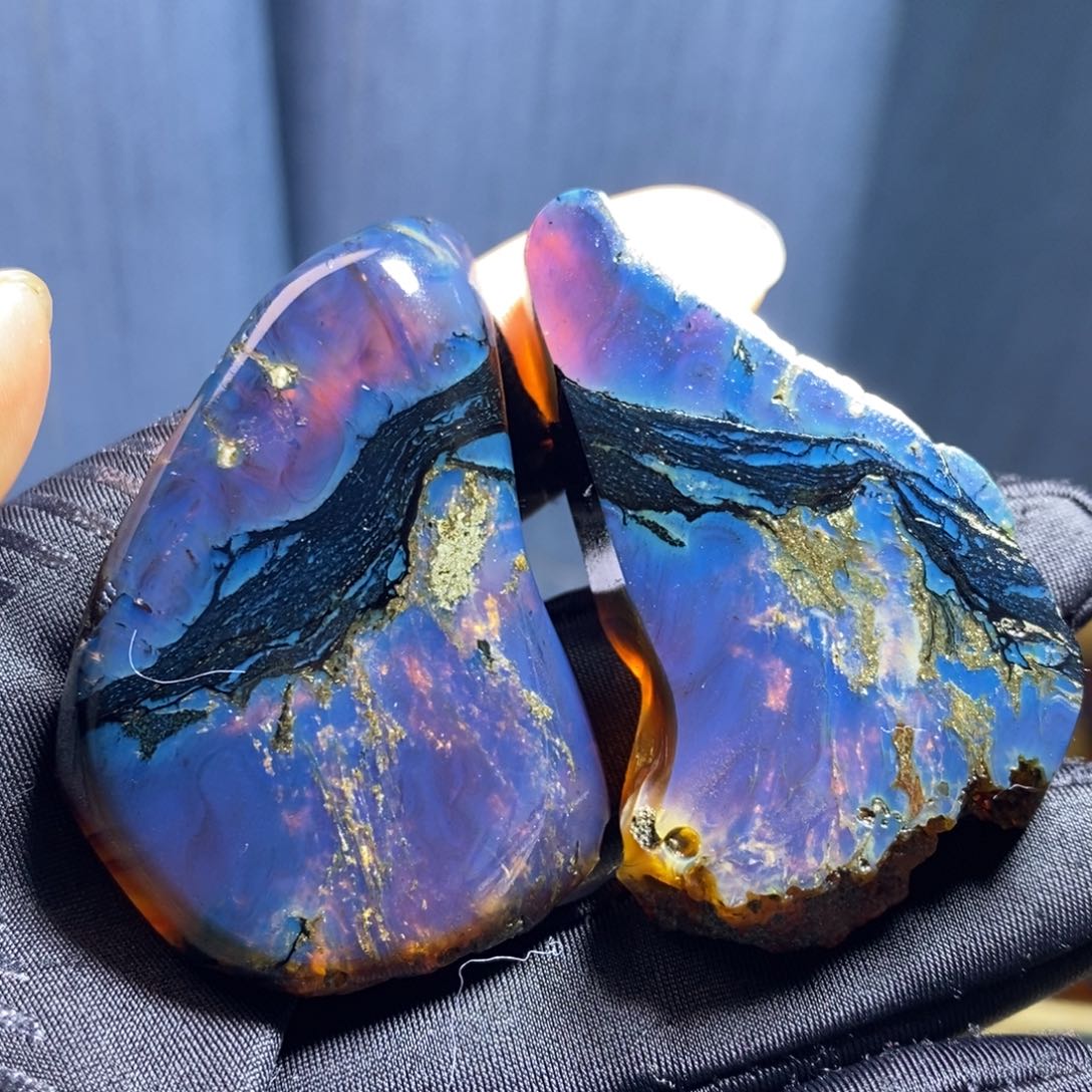 琥珀未镶嵌裸石……