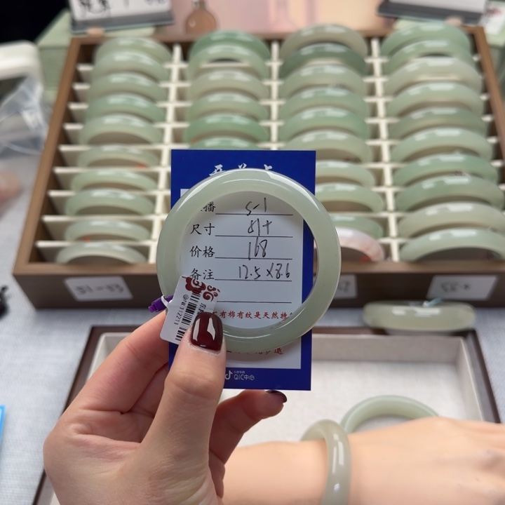 梨***点东陵石未镶嵌手镯