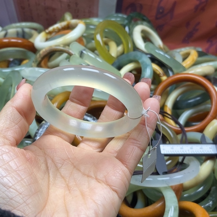 i***m蛇纹石玉未镶嵌手镯