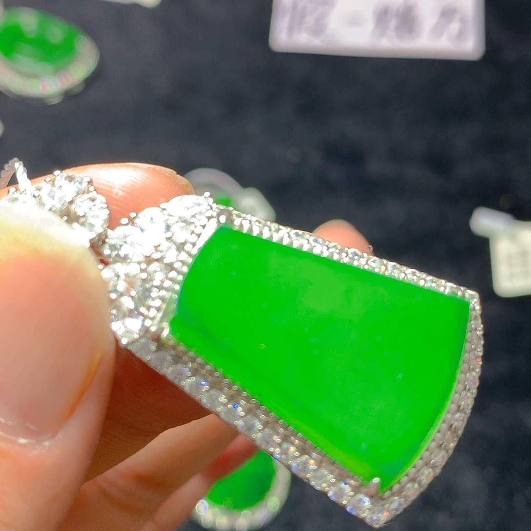 颈饰银S925镶嵌翡翠