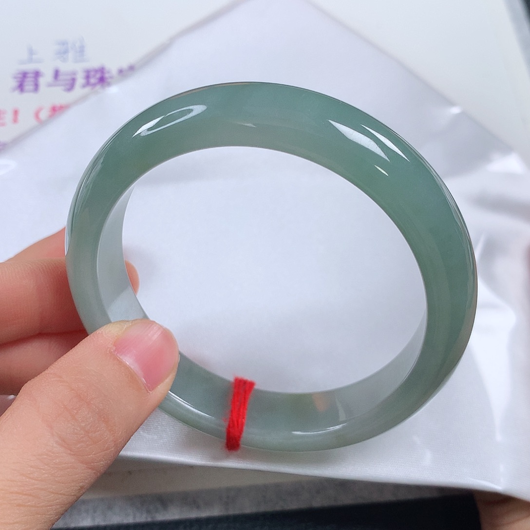 翡翠手镯未镶嵌萤*虫 正圈