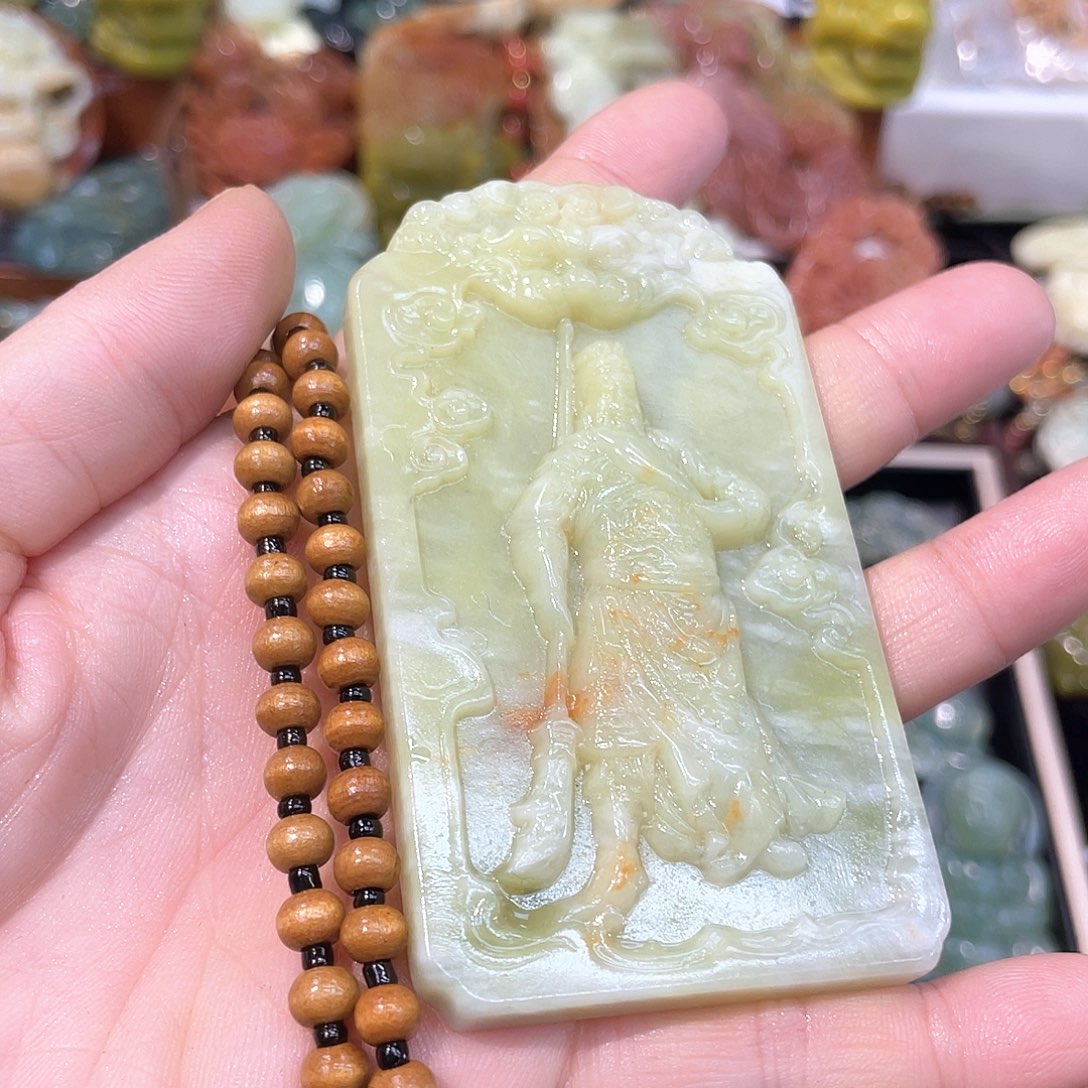 蛇纹石玉颈饰未镶嵌