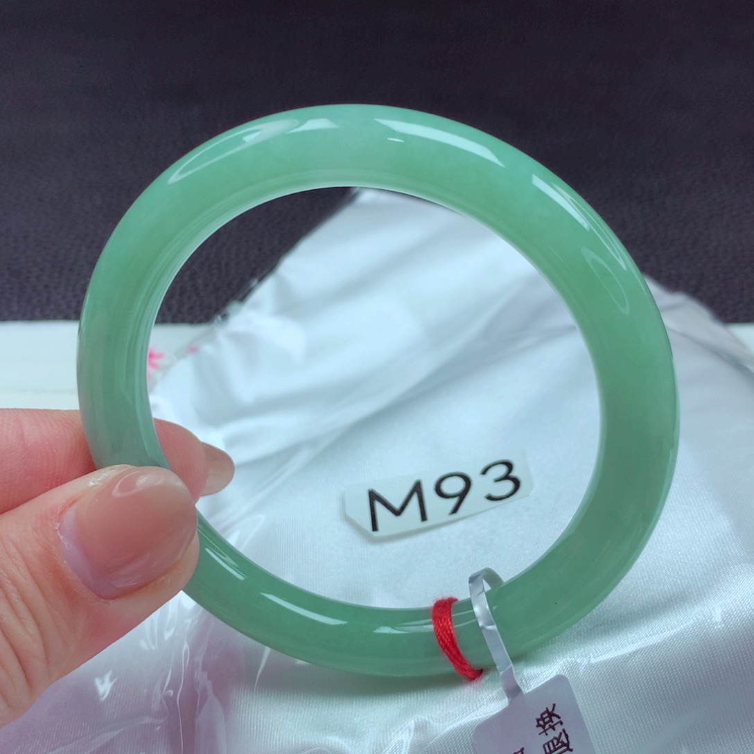 翡翠手镯未镶嵌手镯88