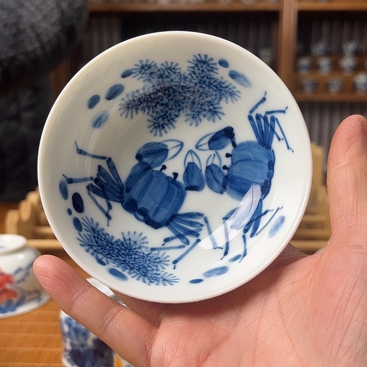 嘚***瑟手工制作陶瓷器皿