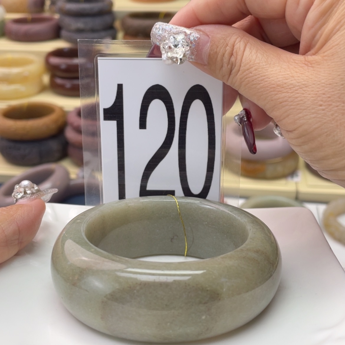 【闪购商品】石英质玉手镯未镶嵌