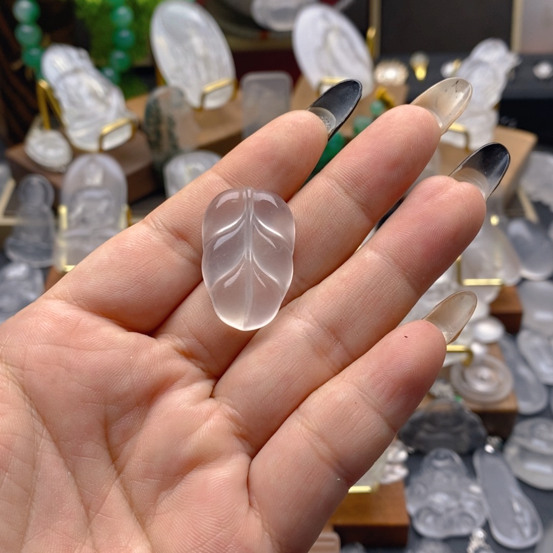 石英质玉颈饰未镶嵌