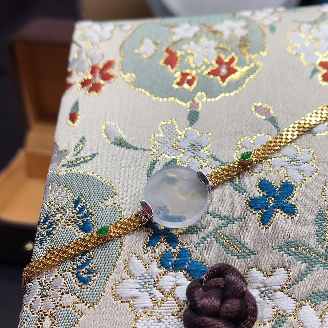 乐****翡翠18K金镶嵌颈饰分单