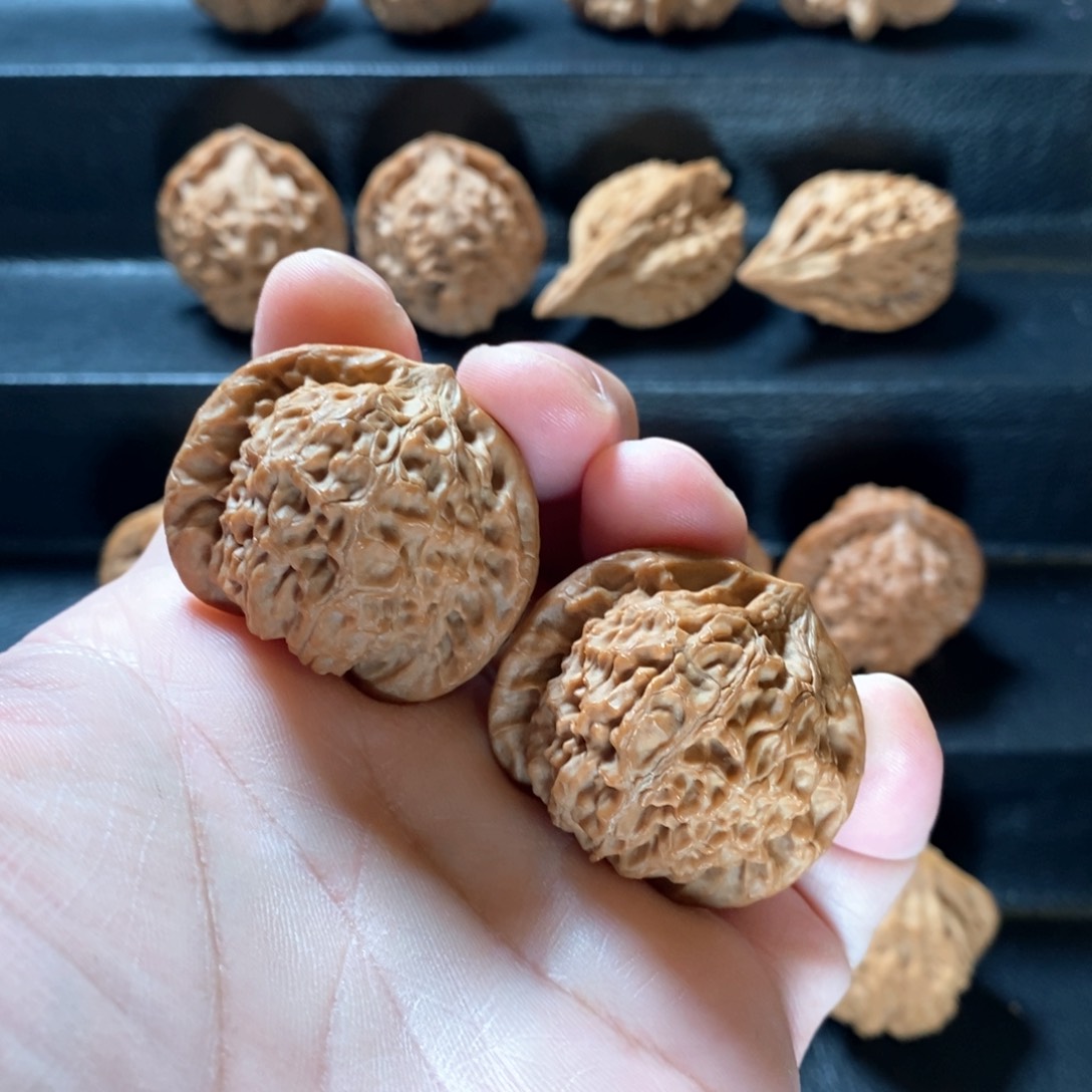 桃核把件原生态山地巨鹿狮子头39