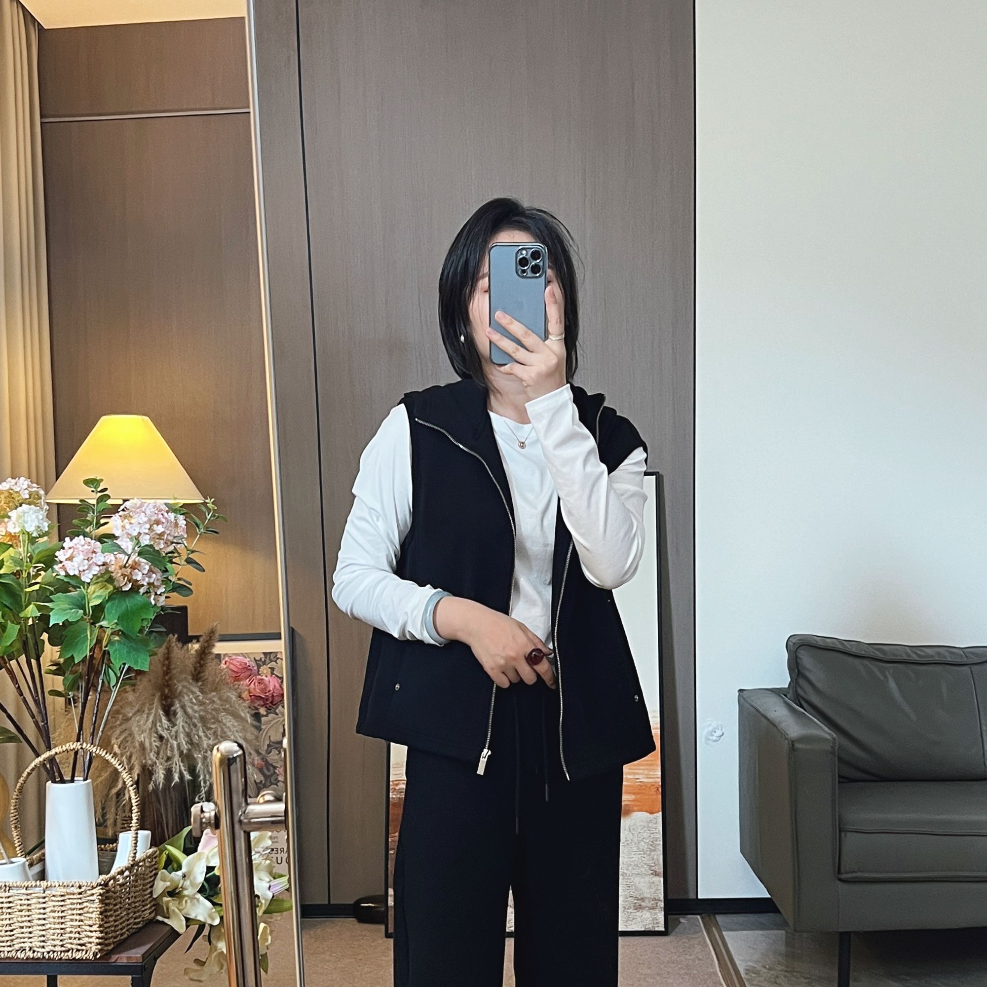 【郭肉肉】连帽免烫上衣初秋时尚短款简约纯色拼接马夹女黑色马夹