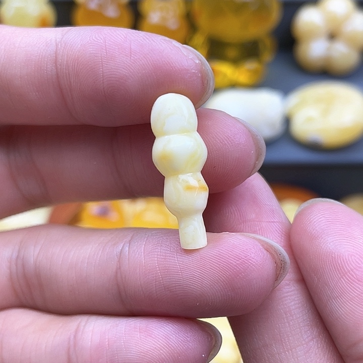 琥珀裸石未镶嵌蜜蜡