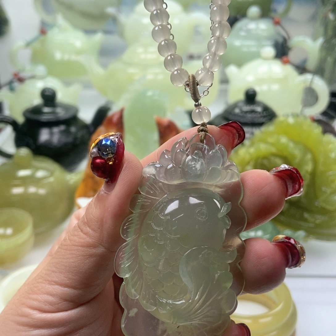 蛇纹石玉挂件未镶嵌
