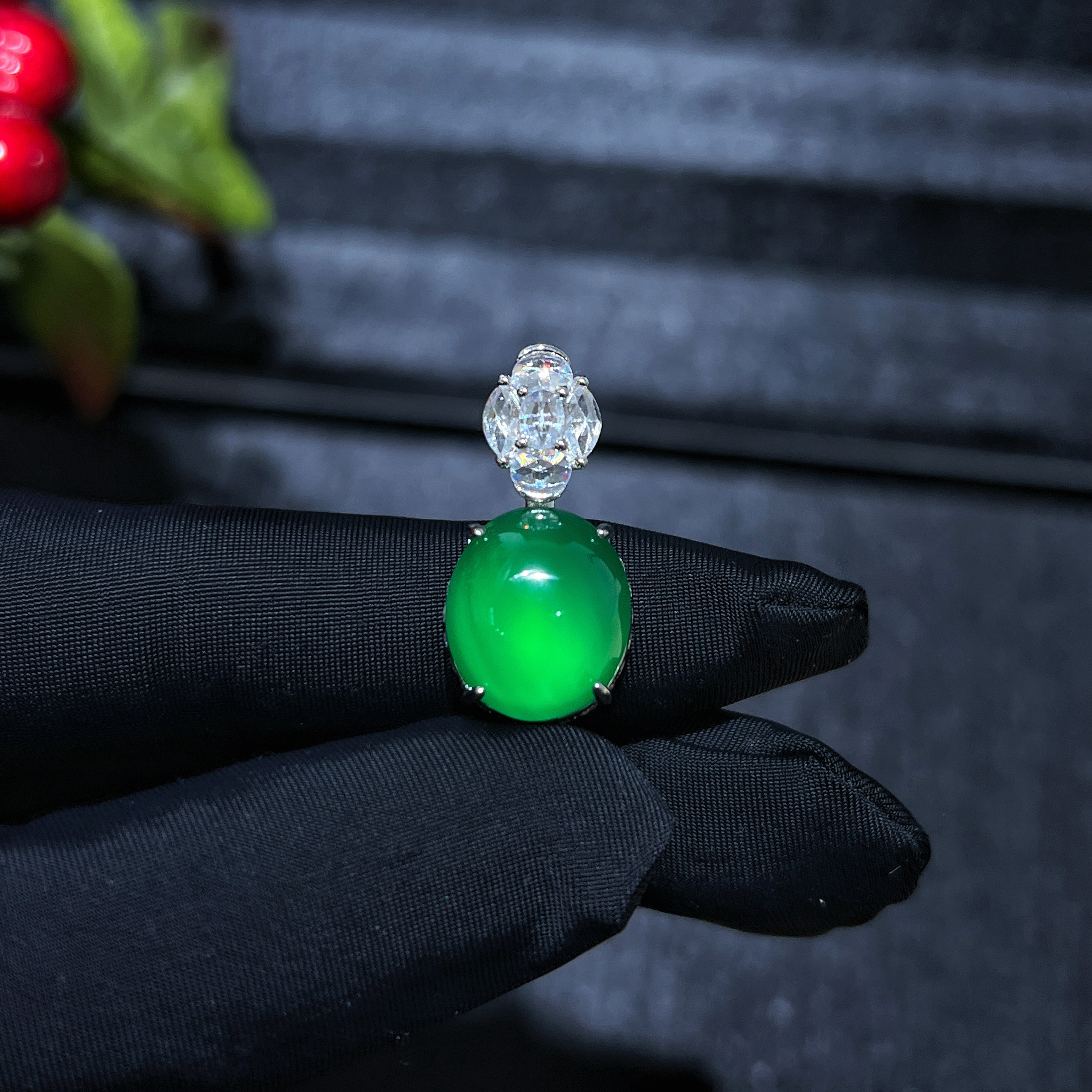 925银镶嵌天然玉髓小蛋面吊坠