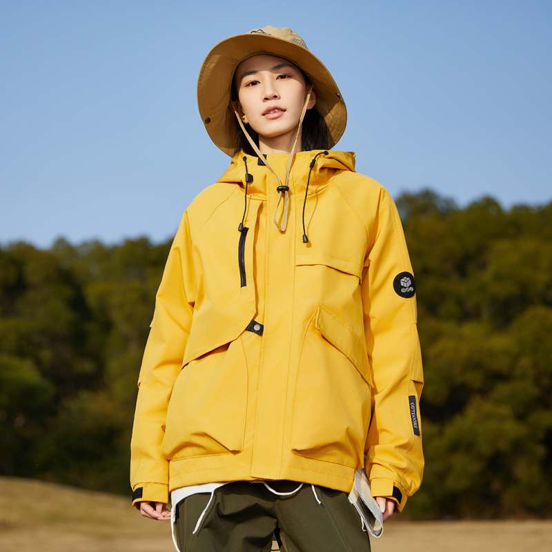 2025新款登山服连帽纯色情侣款防水多功能外套夹克男冲锋衣男单冲