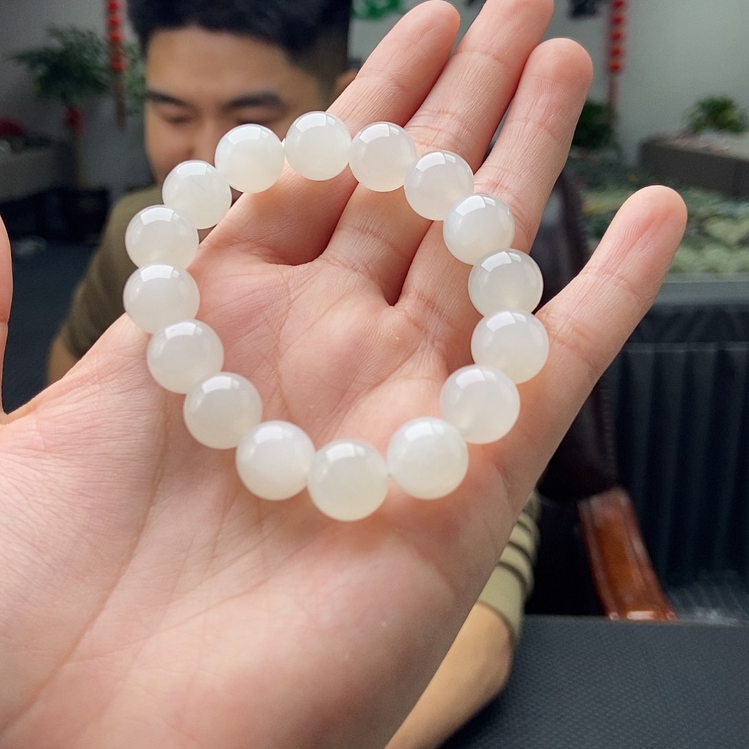 和田玉颜色多样性发拍一发一未镶嵌