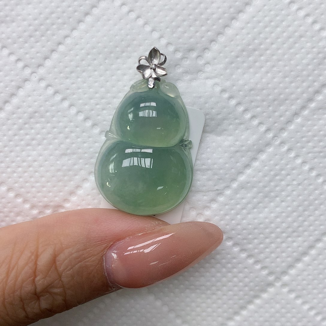 颈饰18K金镶嵌翡翠