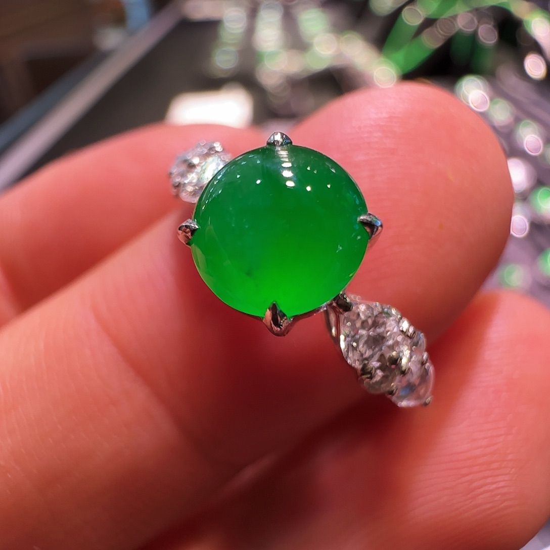 翡翠18K金镶嵌戒指