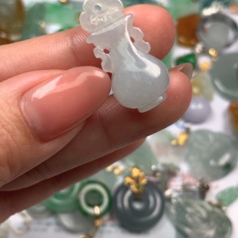 翡翠颈饰未镶嵌翡翠