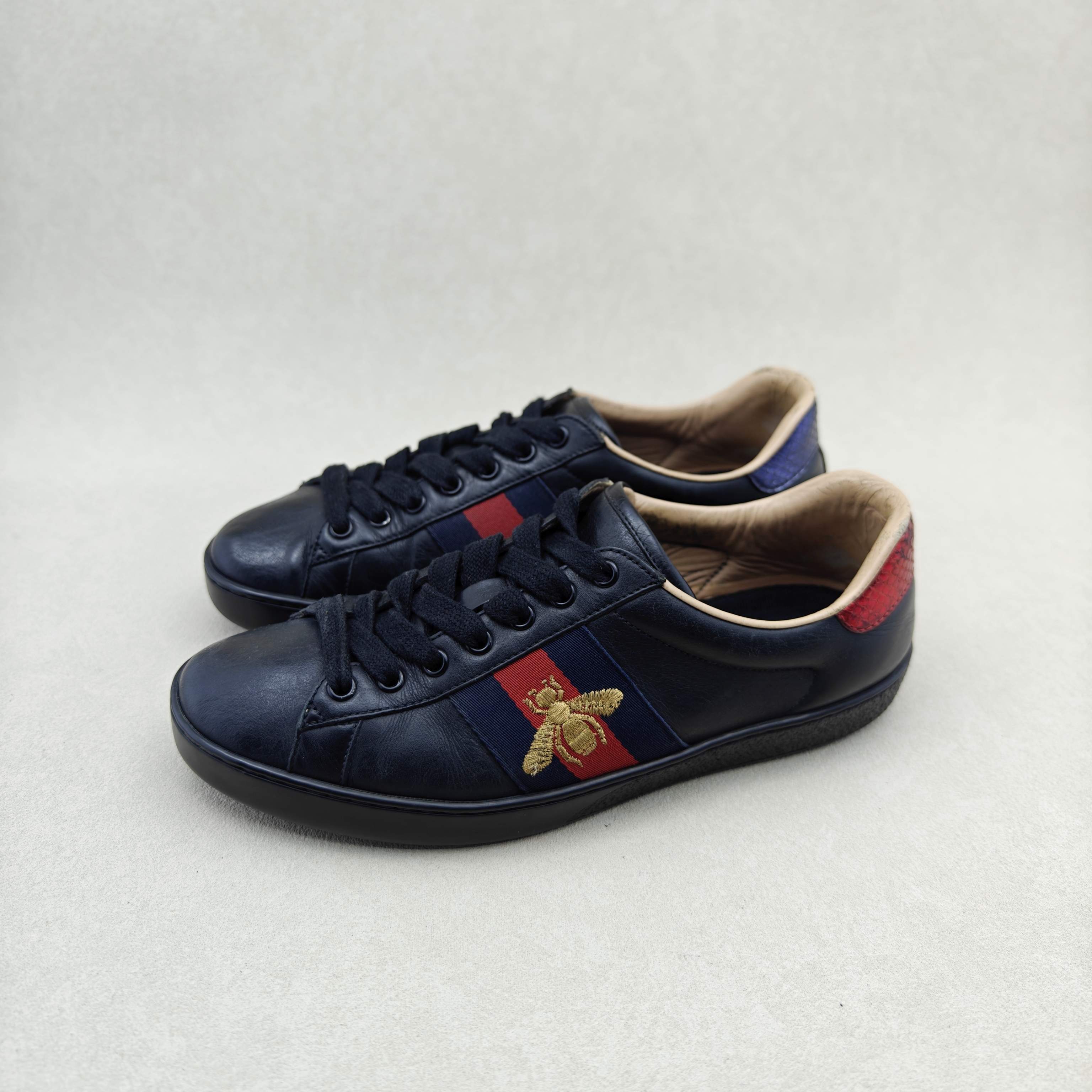 95新 GUCCI/古驰 39.5码/经典款黑色小蜜蜂刺绣低帮时尚板鞋/无盒