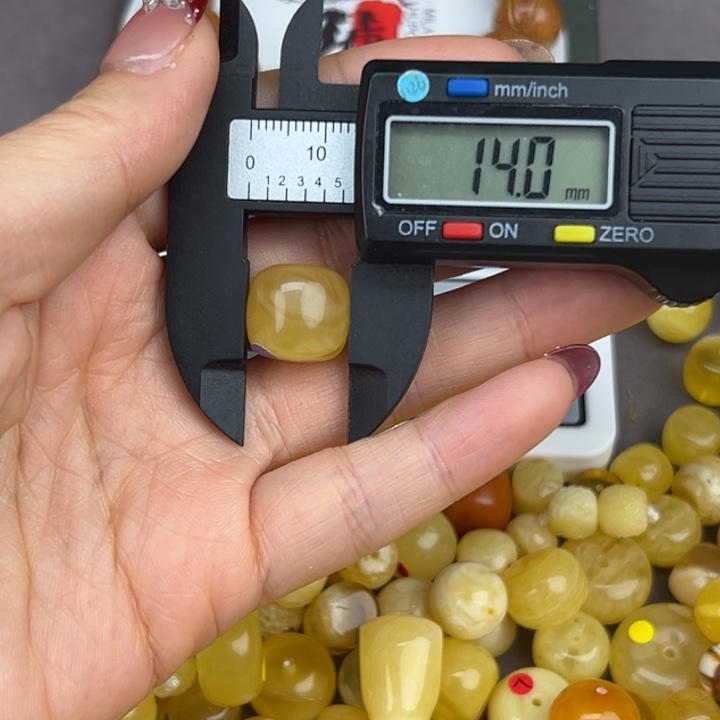 琥珀裸石未镶嵌微瑕103