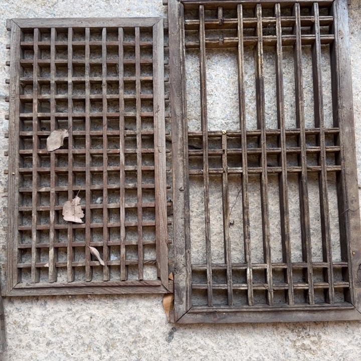 真***糊香榧木香樟木木雕两片