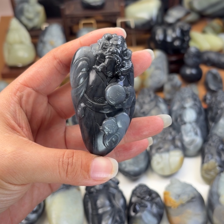 川***手和田玉未镶嵌颈饰