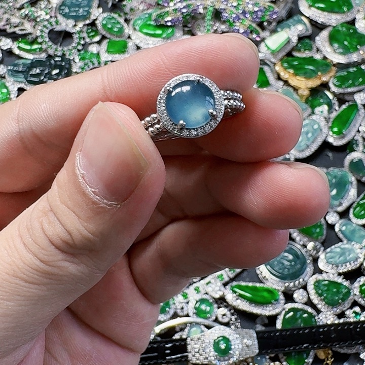 翡翠颈饰未镶嵌天然A货翡翠放漏