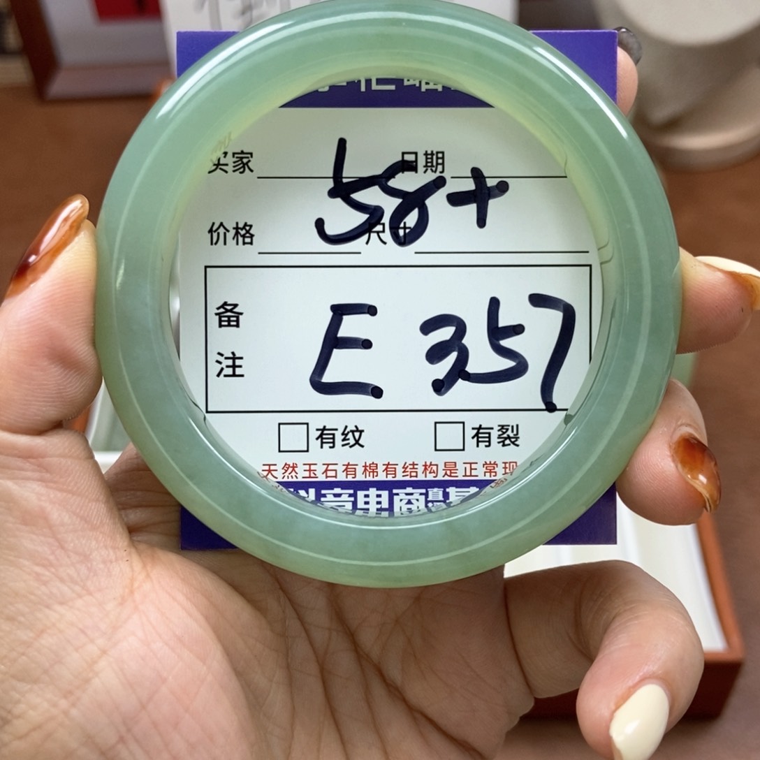 岫玉手镯手镯未镶嵌