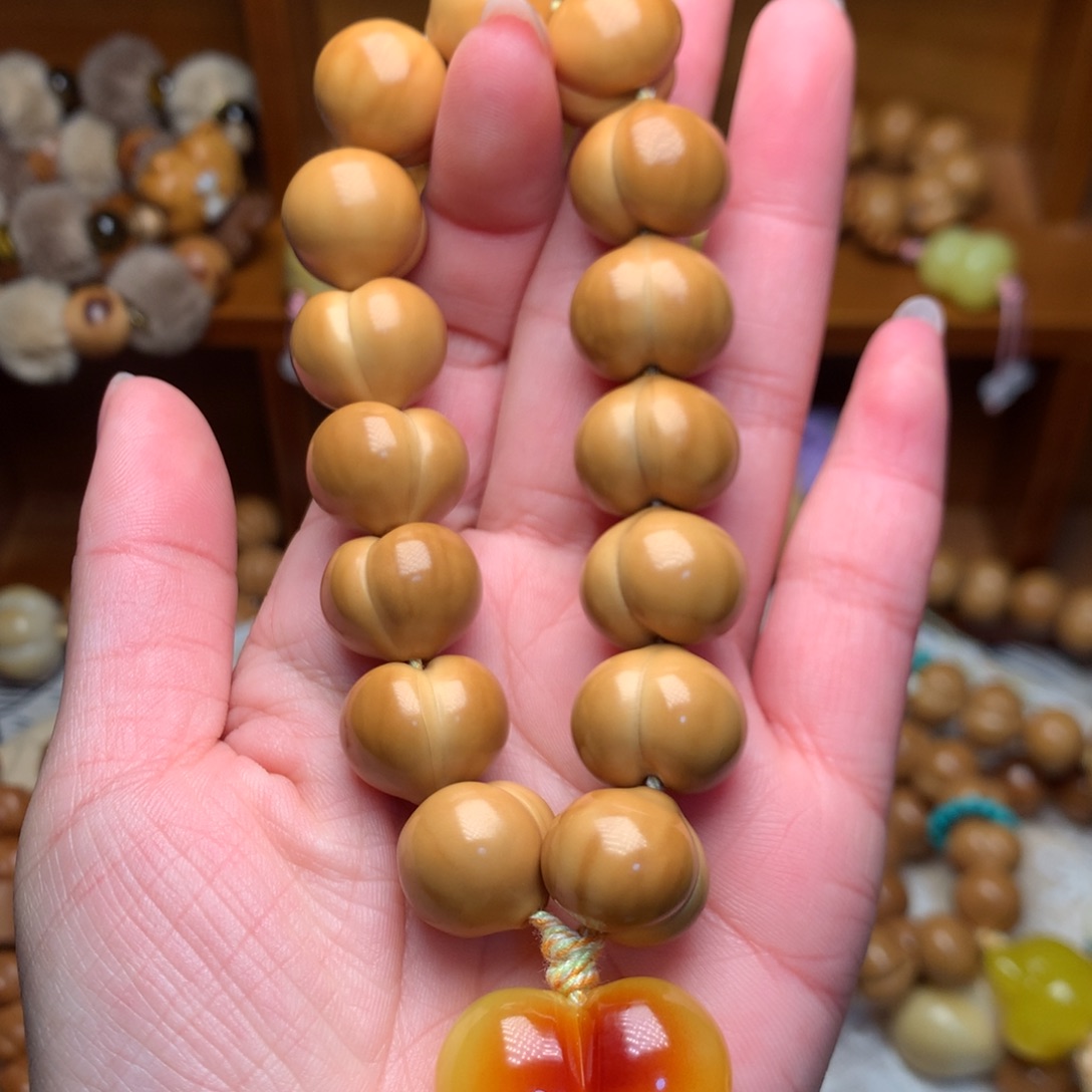 吊坠猴头核桃16高定屁桃手持爱心