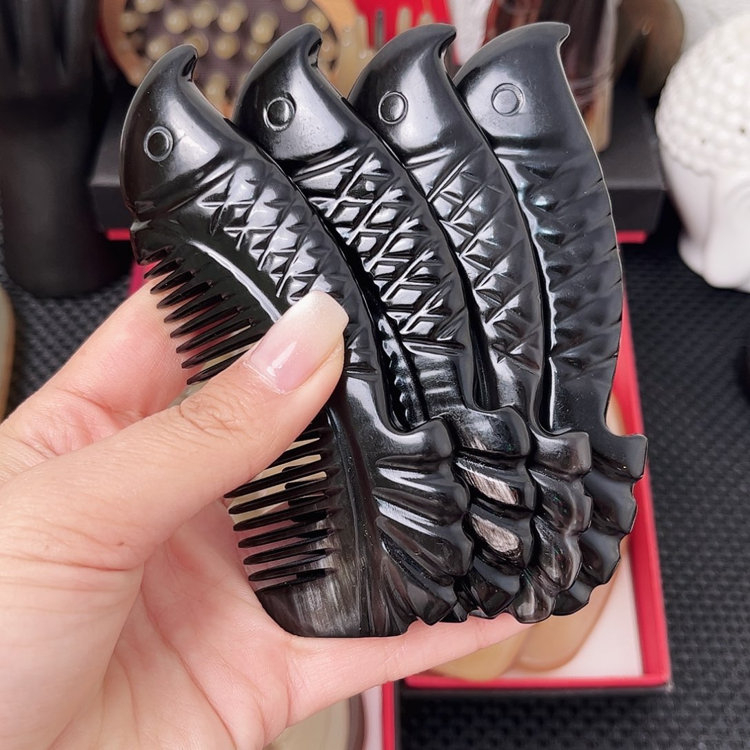 纯手工制作纯牛角梳子
