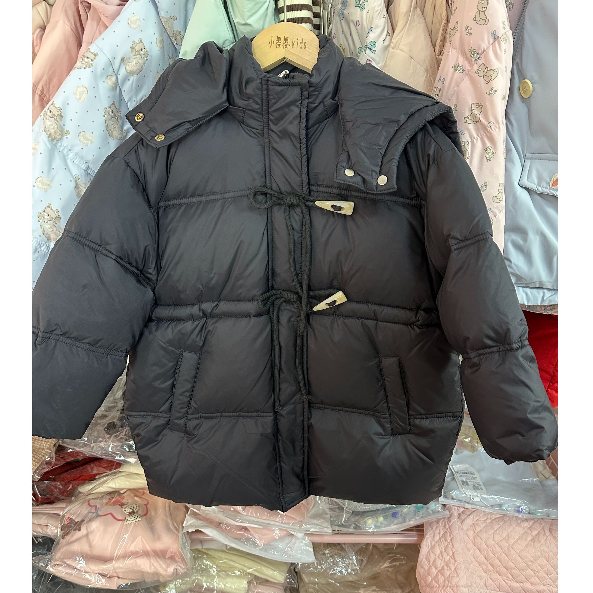 7家男女同款中性黑色牛角扣羽绒服