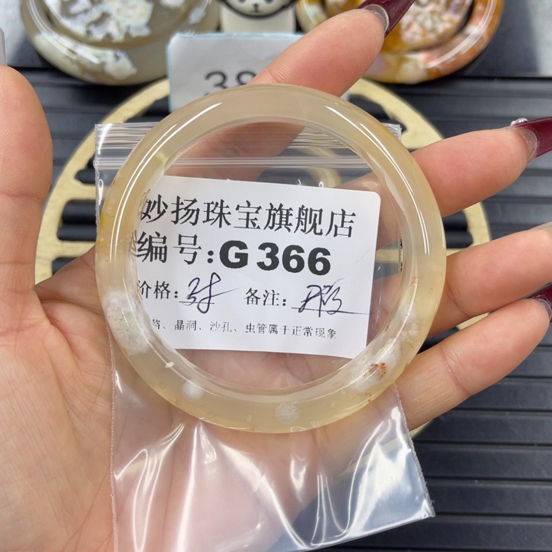 硅化珊瑚（珊瑚玉）瑕未镶嵌莱****?