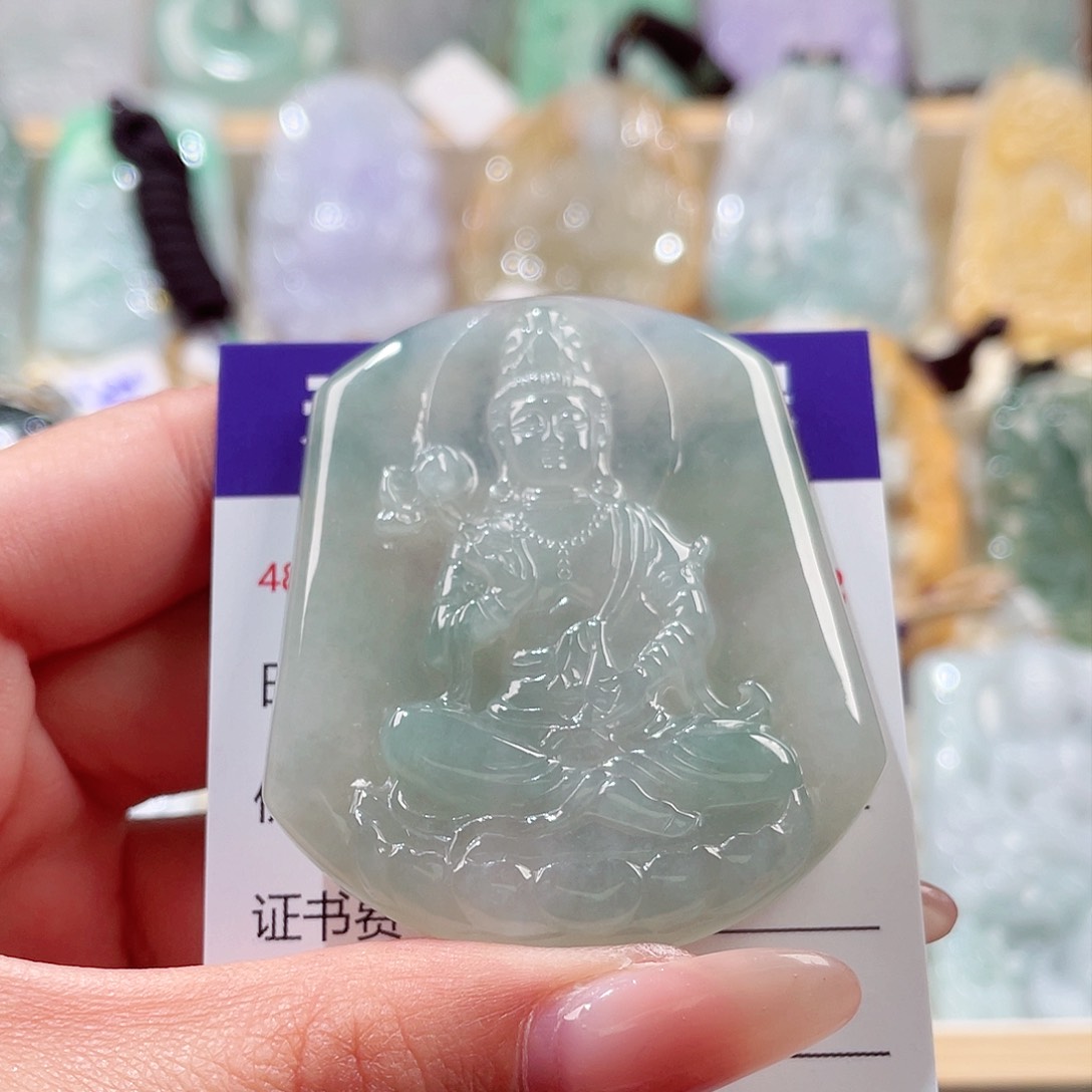 翡翠未镶嵌颈饰观音