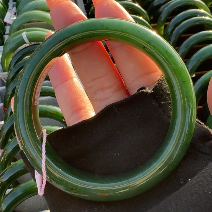 和田玉（碧玉）未镶嵌手镯