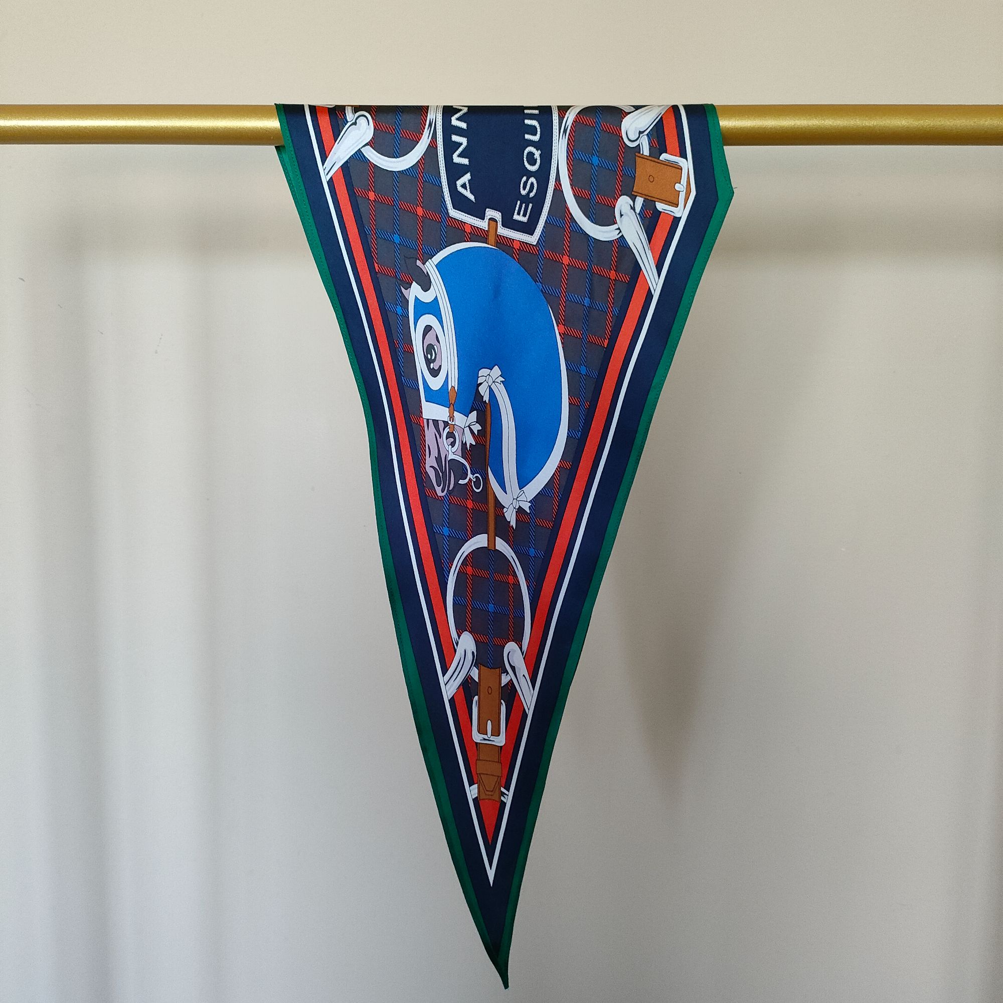 折扣尾单 10姆米桑蚕丝三角巾（125*40）女士时尚百搭气质大方