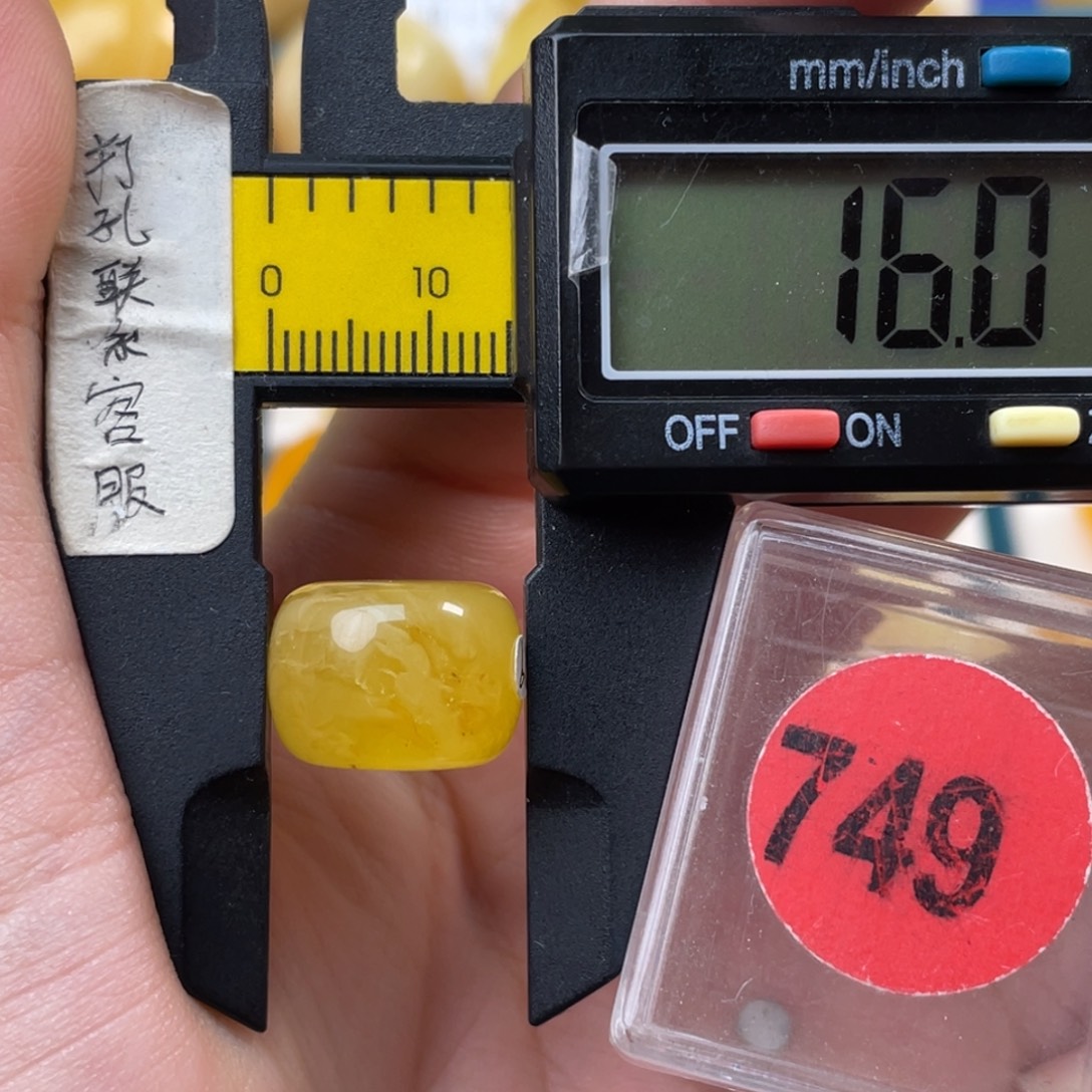 蜜蜡未镶嵌珠宝奇石瑕疵