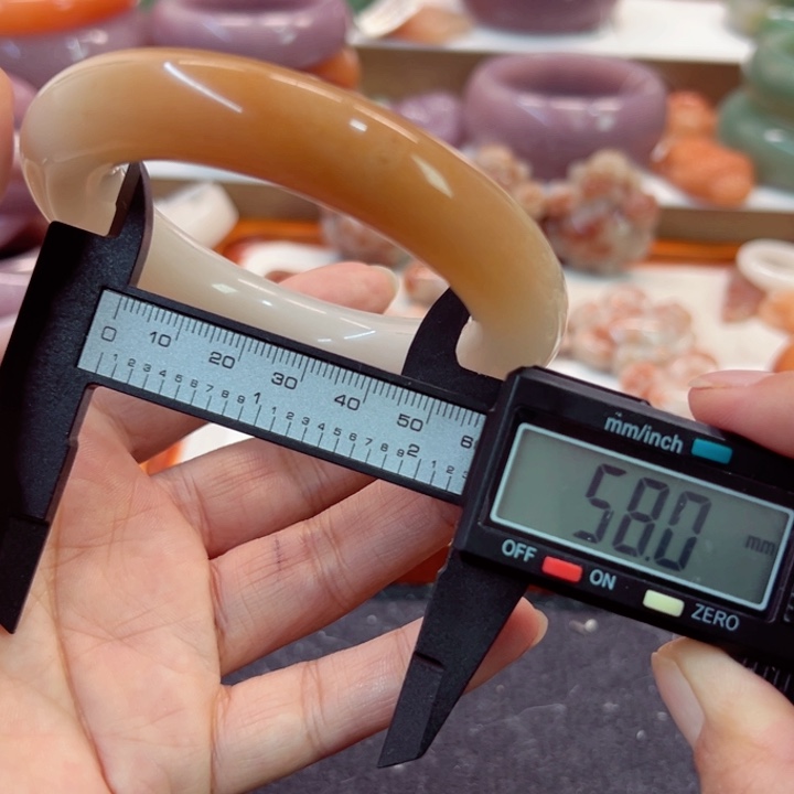 石英岩玉未镶嵌手镯