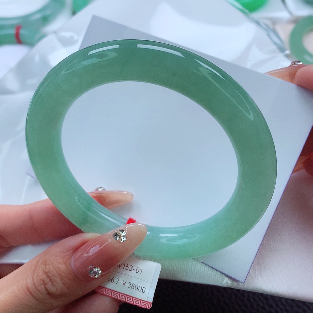 翡翠手镯未镶嵌56.57.58冰绿 有种有色